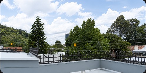 Cerco eléctrico instalado en perímetro de una propiedad